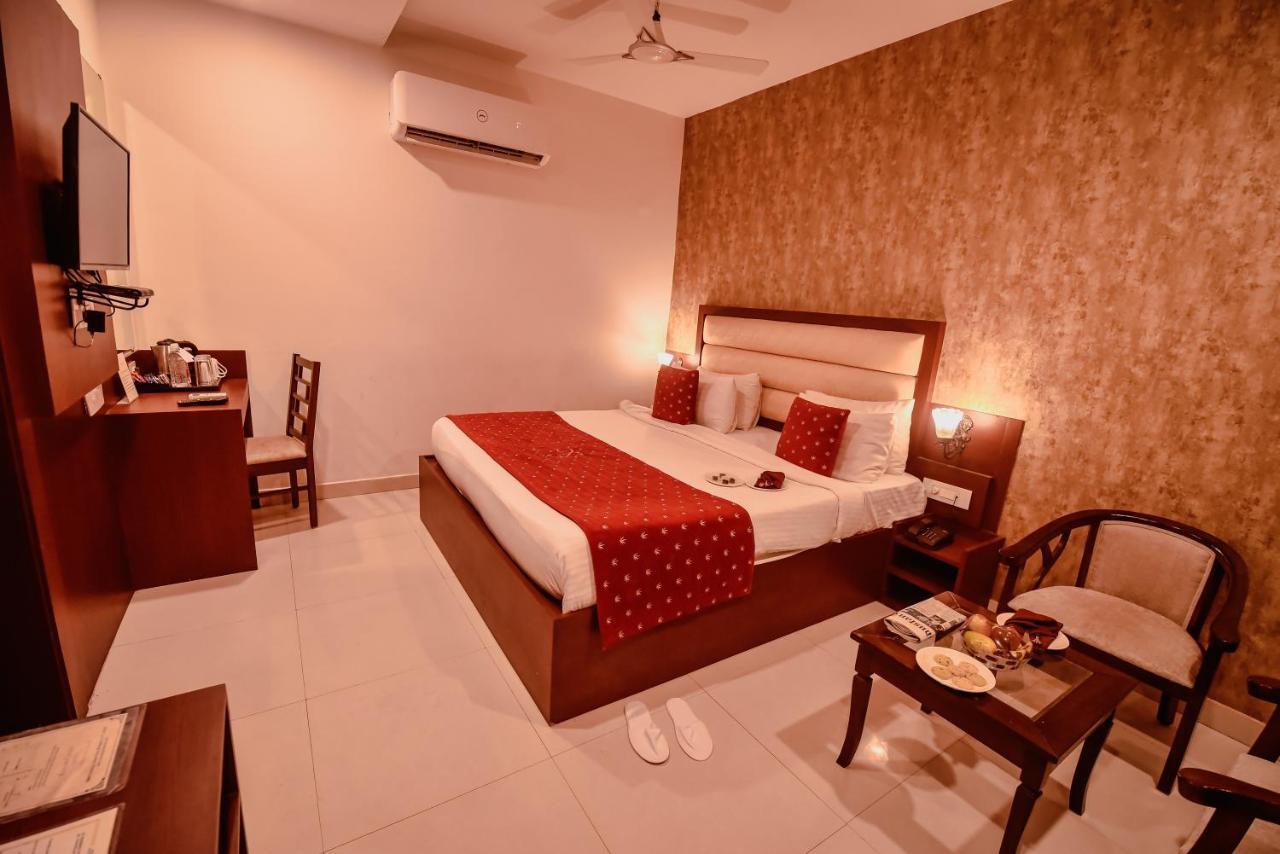 Konark Grand Hotel Mirzapur Exterior photo
