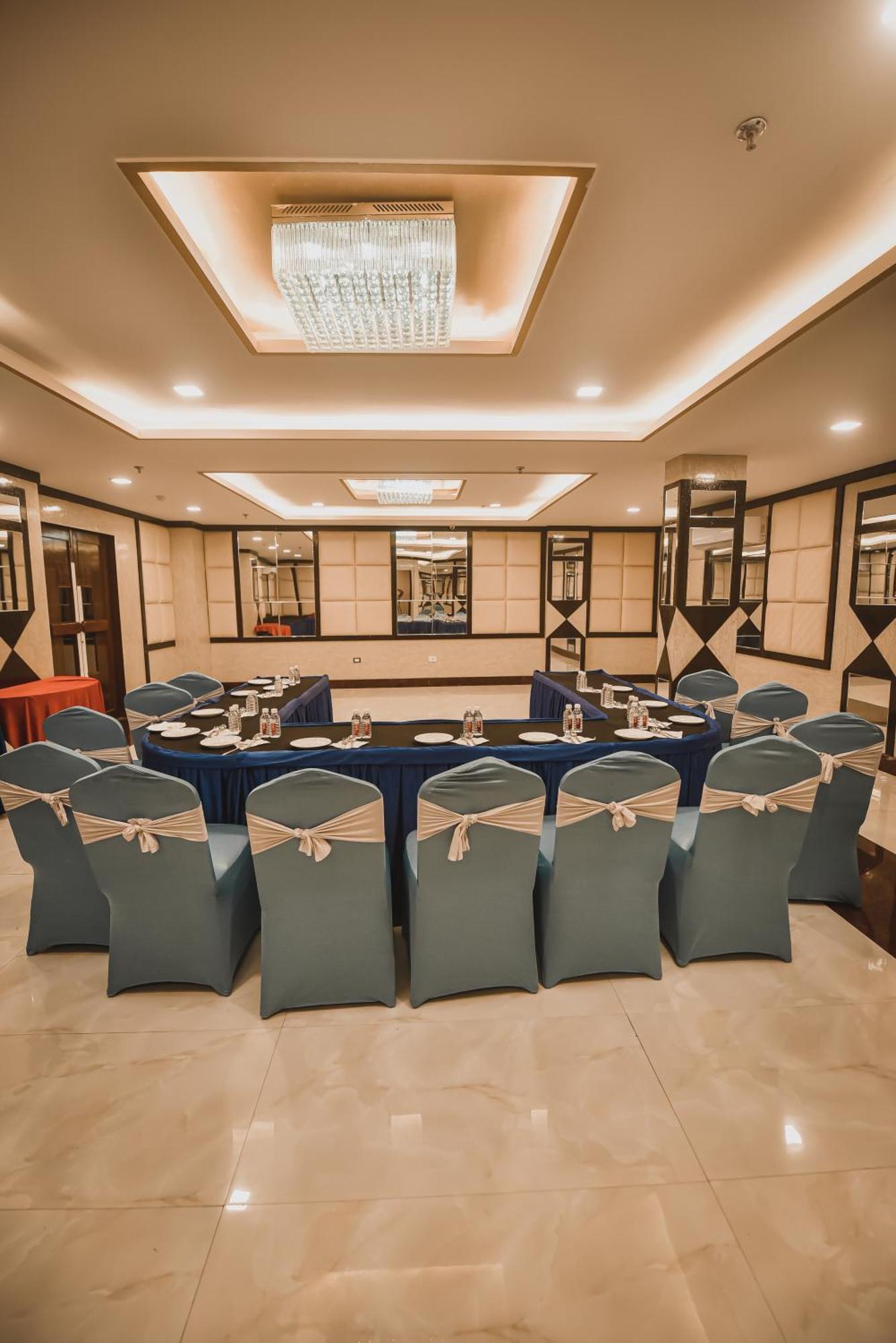 Konark Grand Hotel Mirzapur Exterior photo