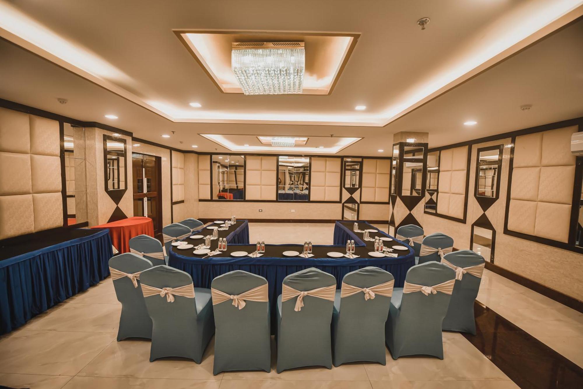 Konark Grand Hotel Mirzapur Exterior photo