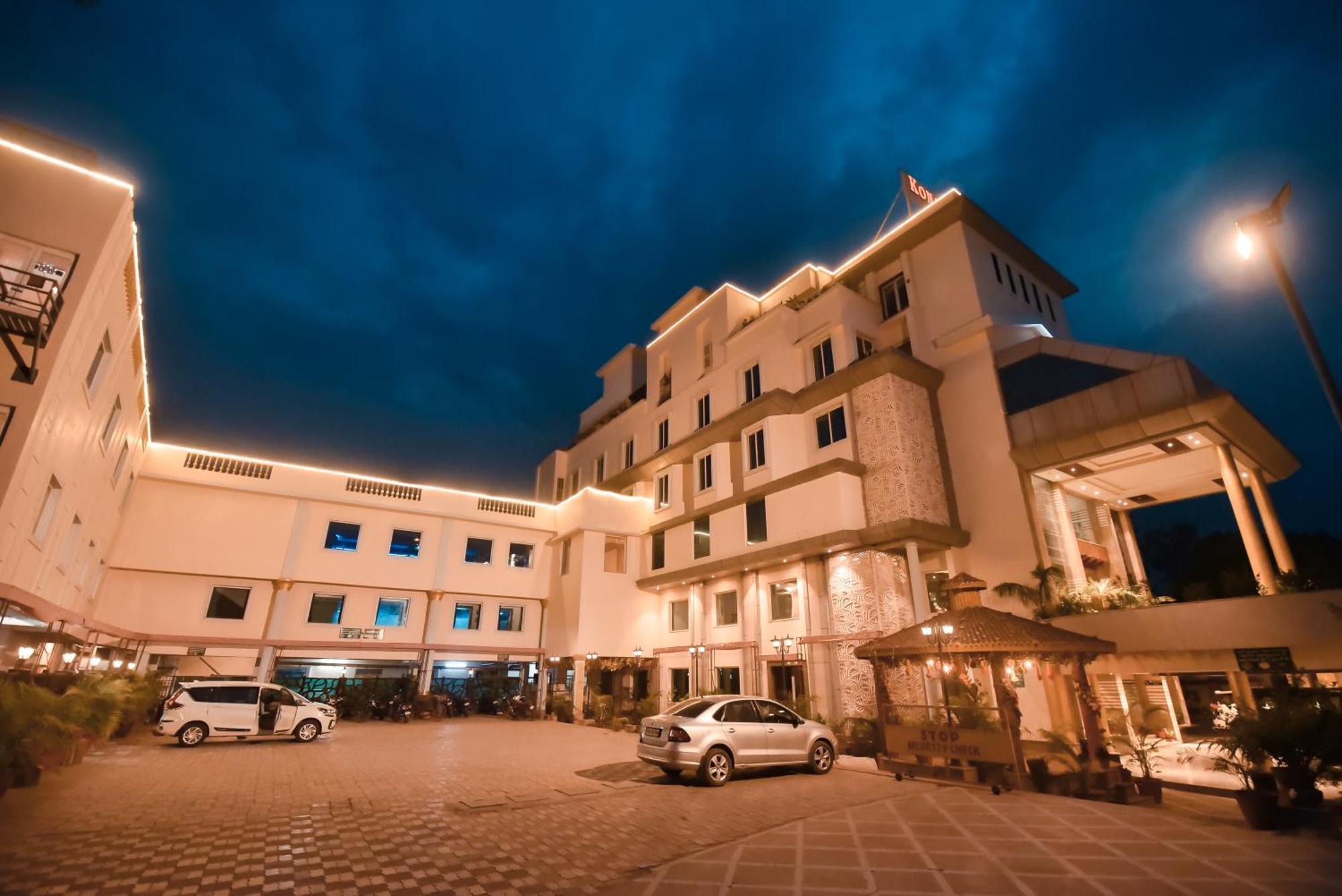 Konark Grand Hotel Mirzapur Exterior photo