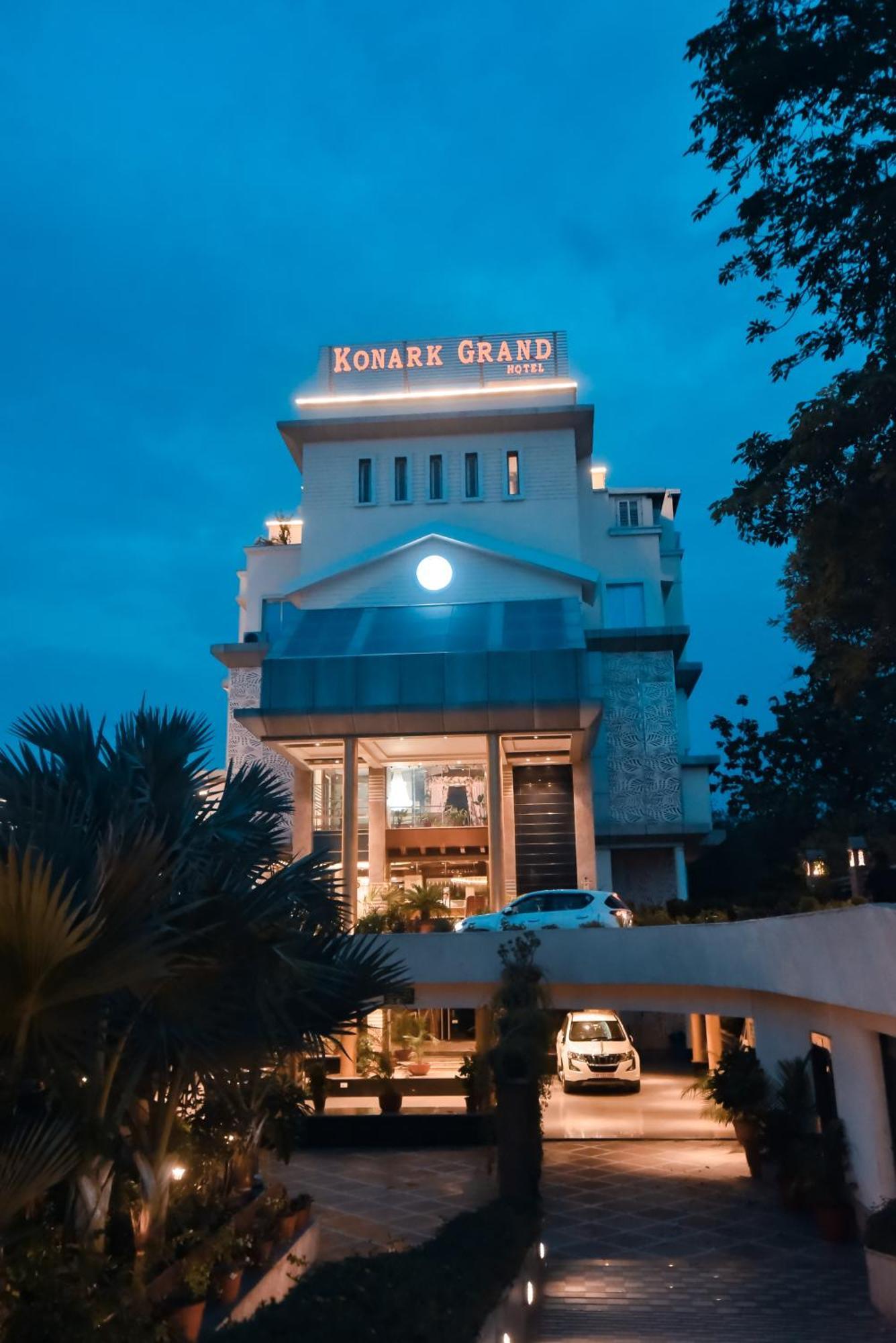 Konark Grand Hotel Mirzapur Exterior photo