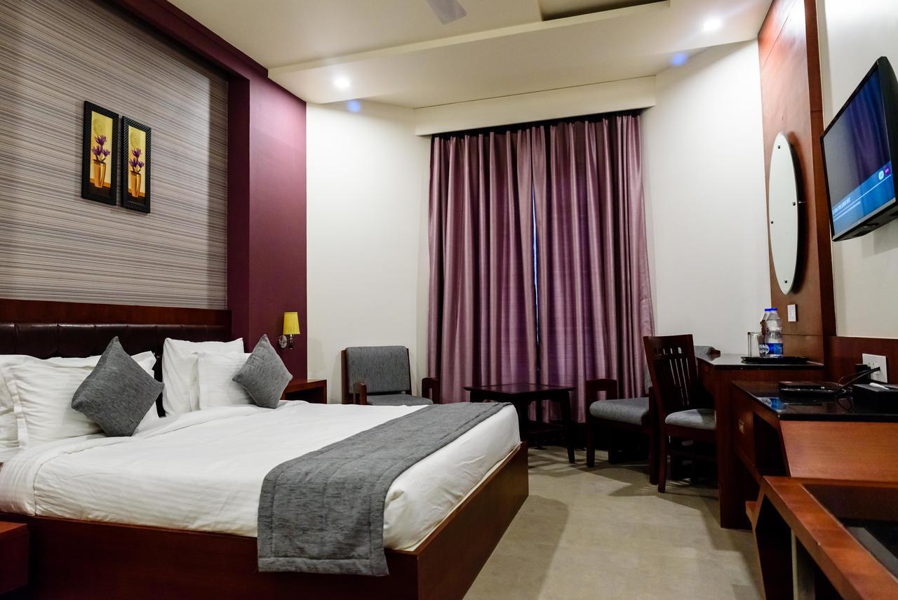 Konark Grand Hotel Mirzapur Exterior photo